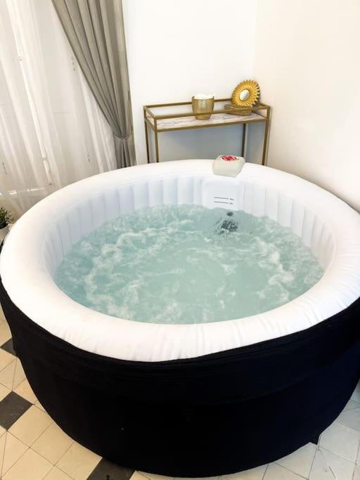Апартаменти Romantique Jacuzzi, Au Chateau A 30 Min De Paris Limay Екстер'єр фото